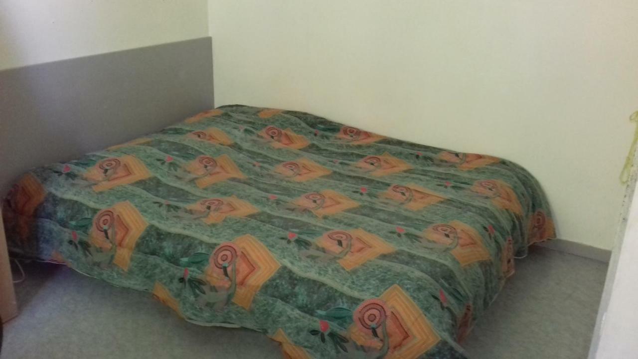 Chambre D'Hote Le Pin Ла Тур-дю-Пен Екстериор снимка